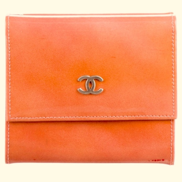 Chanel Vintage 2000-2002 Compact Wallet - Picture 1 of 15